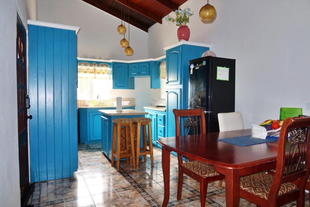 Elegant Rays Apartment- Golf Course , Grenada 格兰德 外观 照片