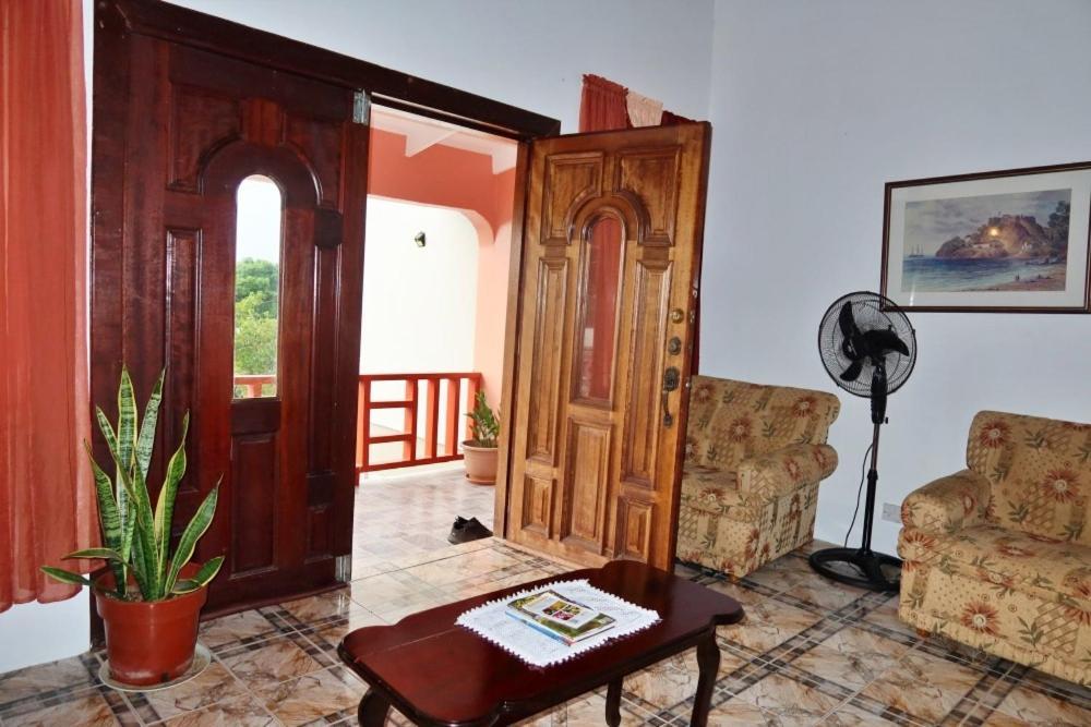 Elegant Rays Apartment- Golf Course , Grenada 格兰德 外观 照片